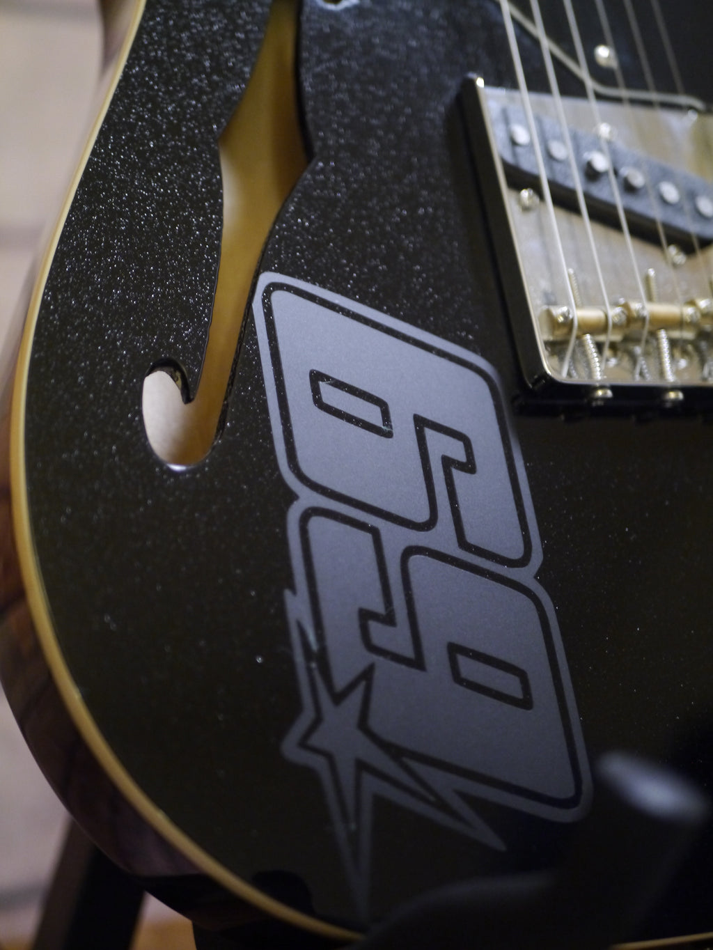 Raven-Guitars Bradocaster 60s Thinline Sparkling Metallic Black