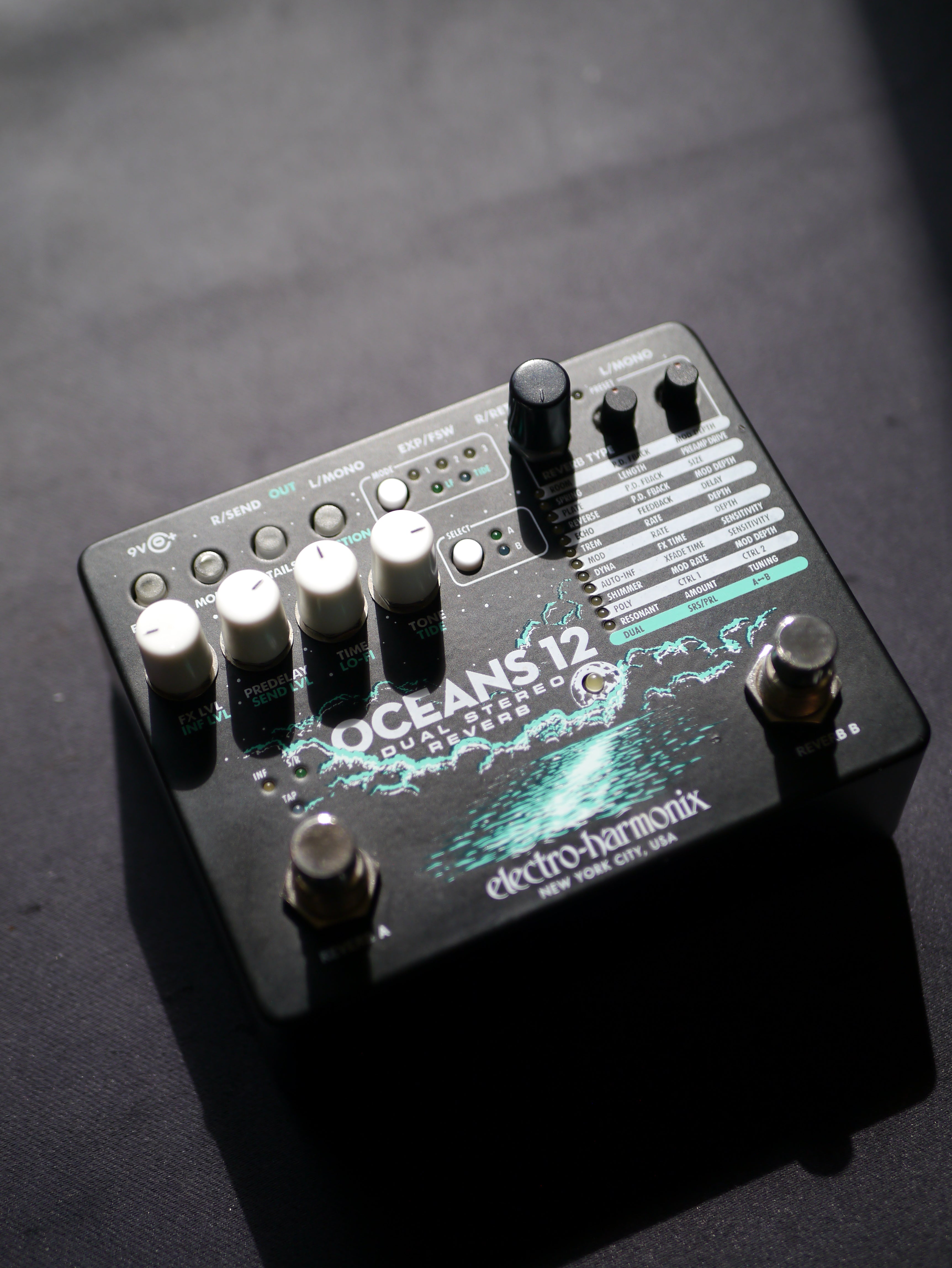 Electro-Harmonix Oceans 12 Dual Stereo Reverb
