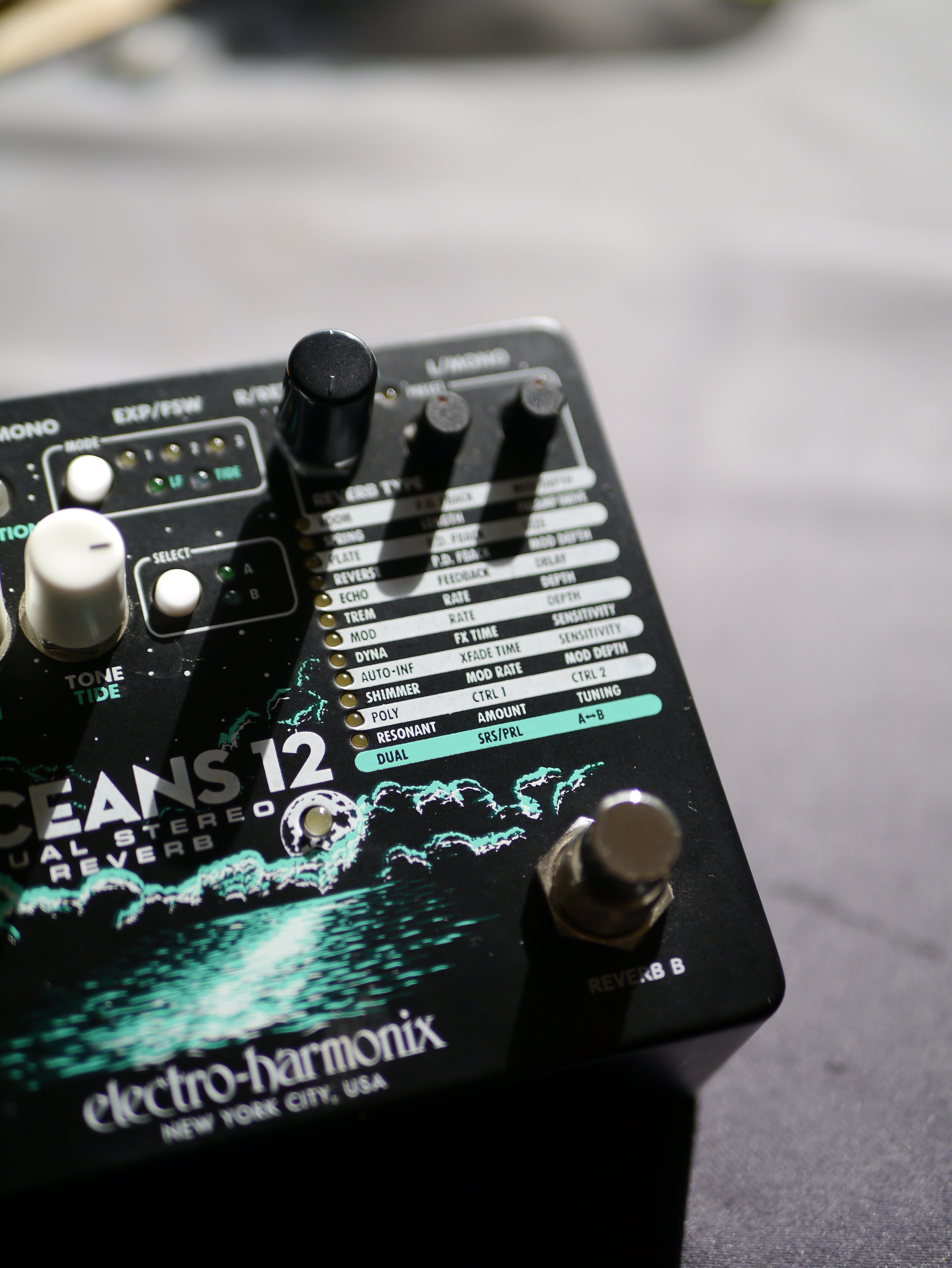 Electro-Harmonix Oceans 12 Dual Stereo Reverb