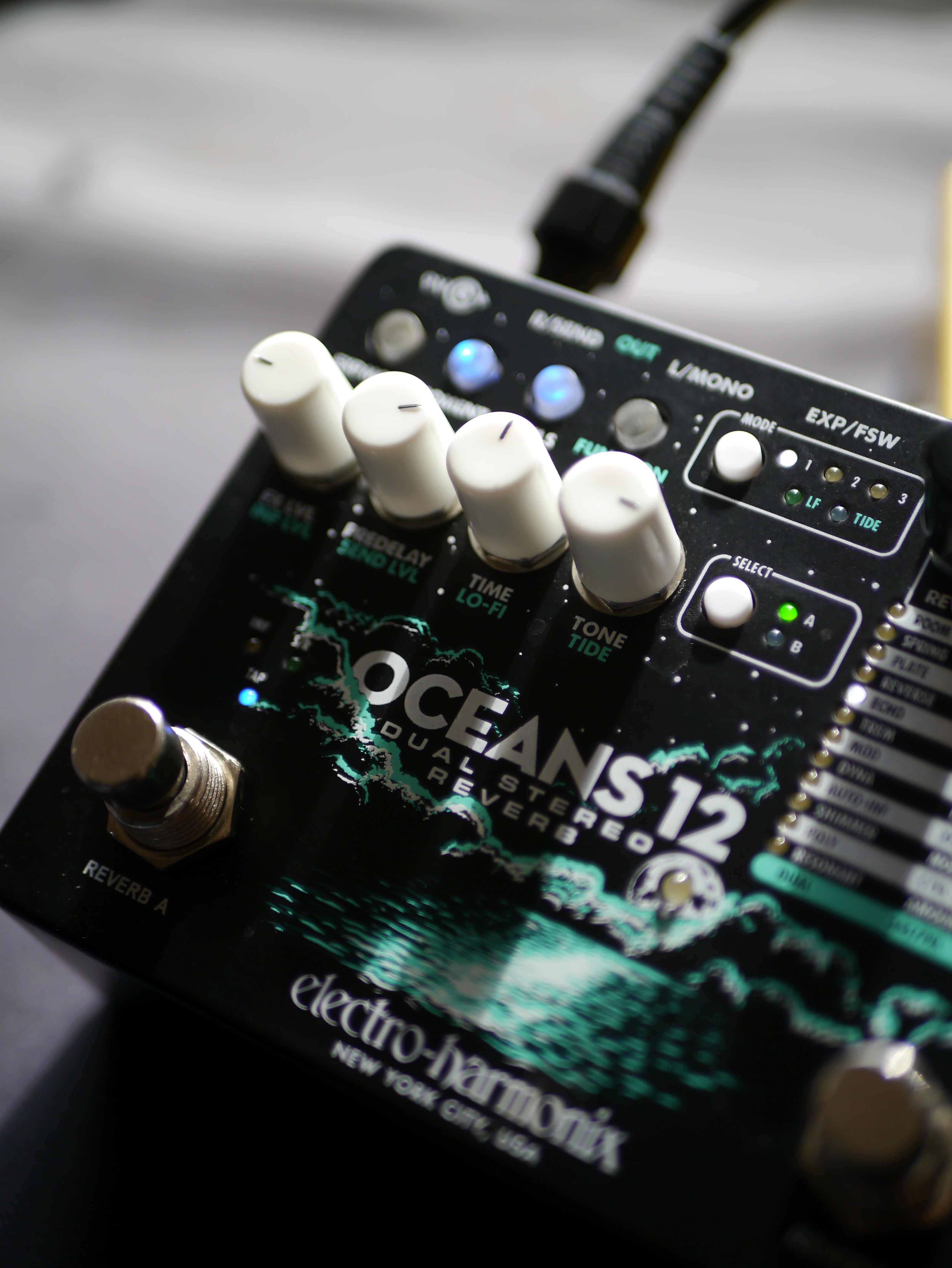 Electro-Harmonix Oceans 12 Dual Stereo Reverb