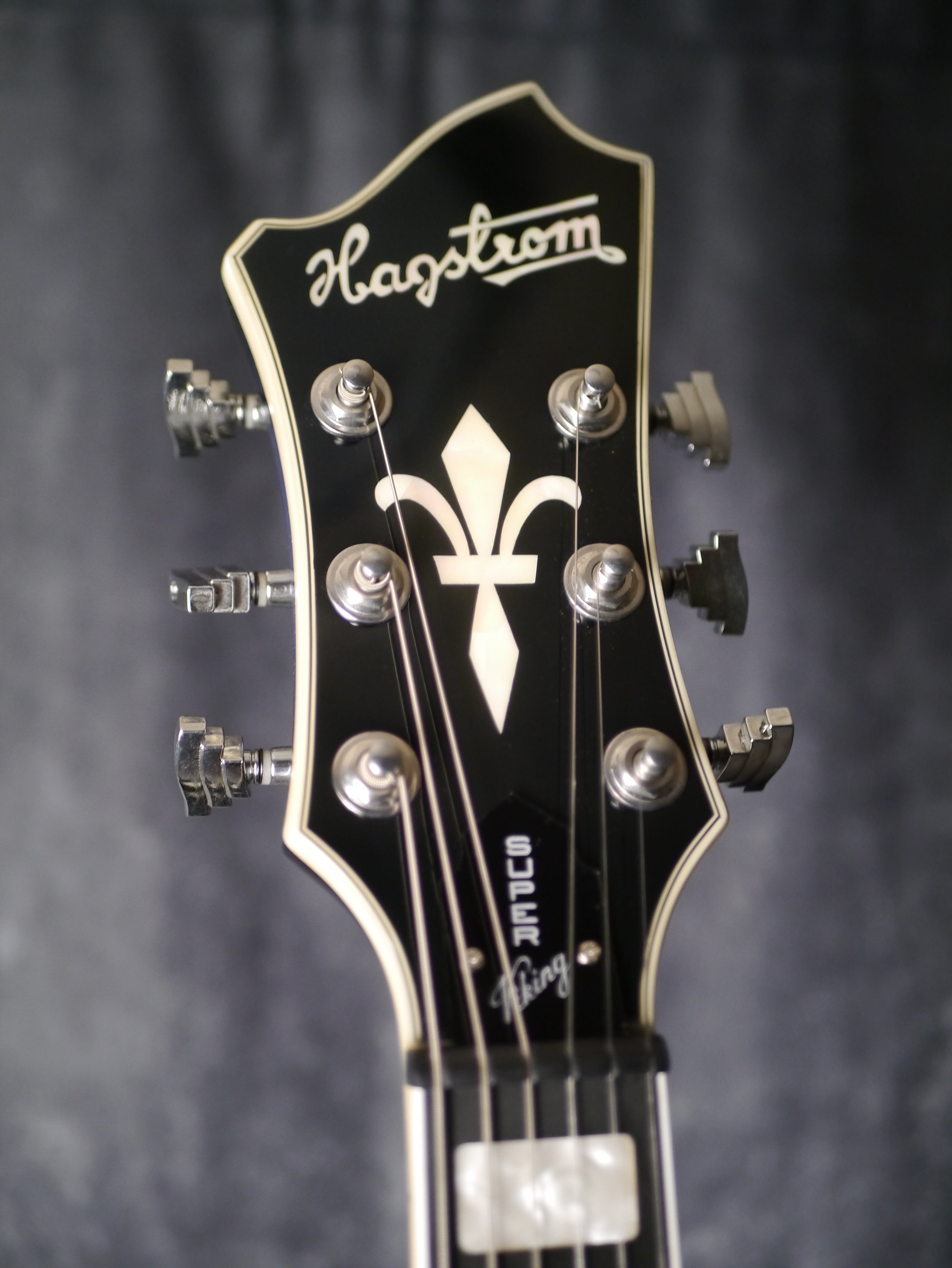 Hagstrom Super Viking – Dark Baltic Sea inkl. Hagstrom Case