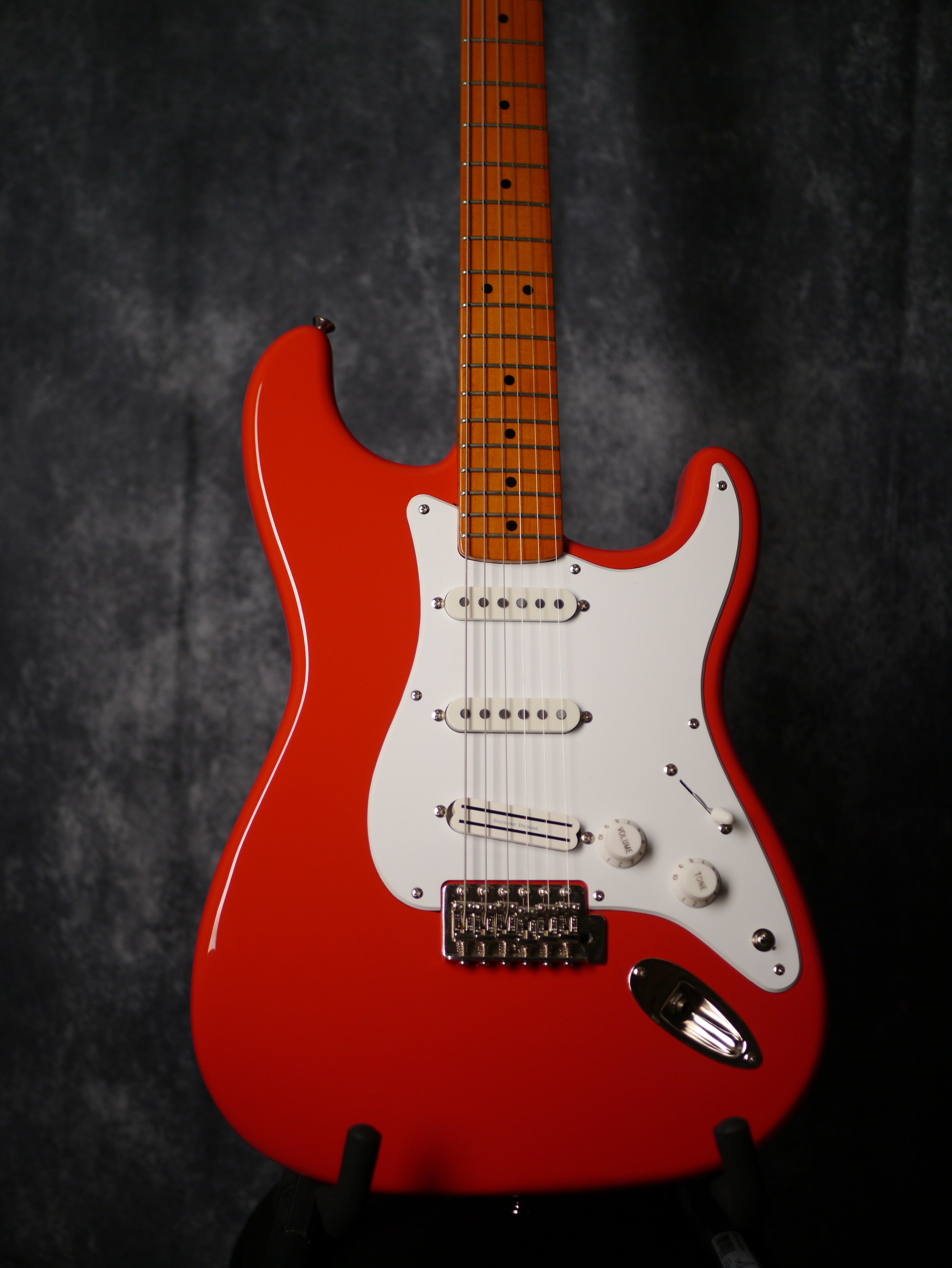 Squier Classic Vibe '50s Stratocaster – Fiesta Red Hot Rail Bridge PU.