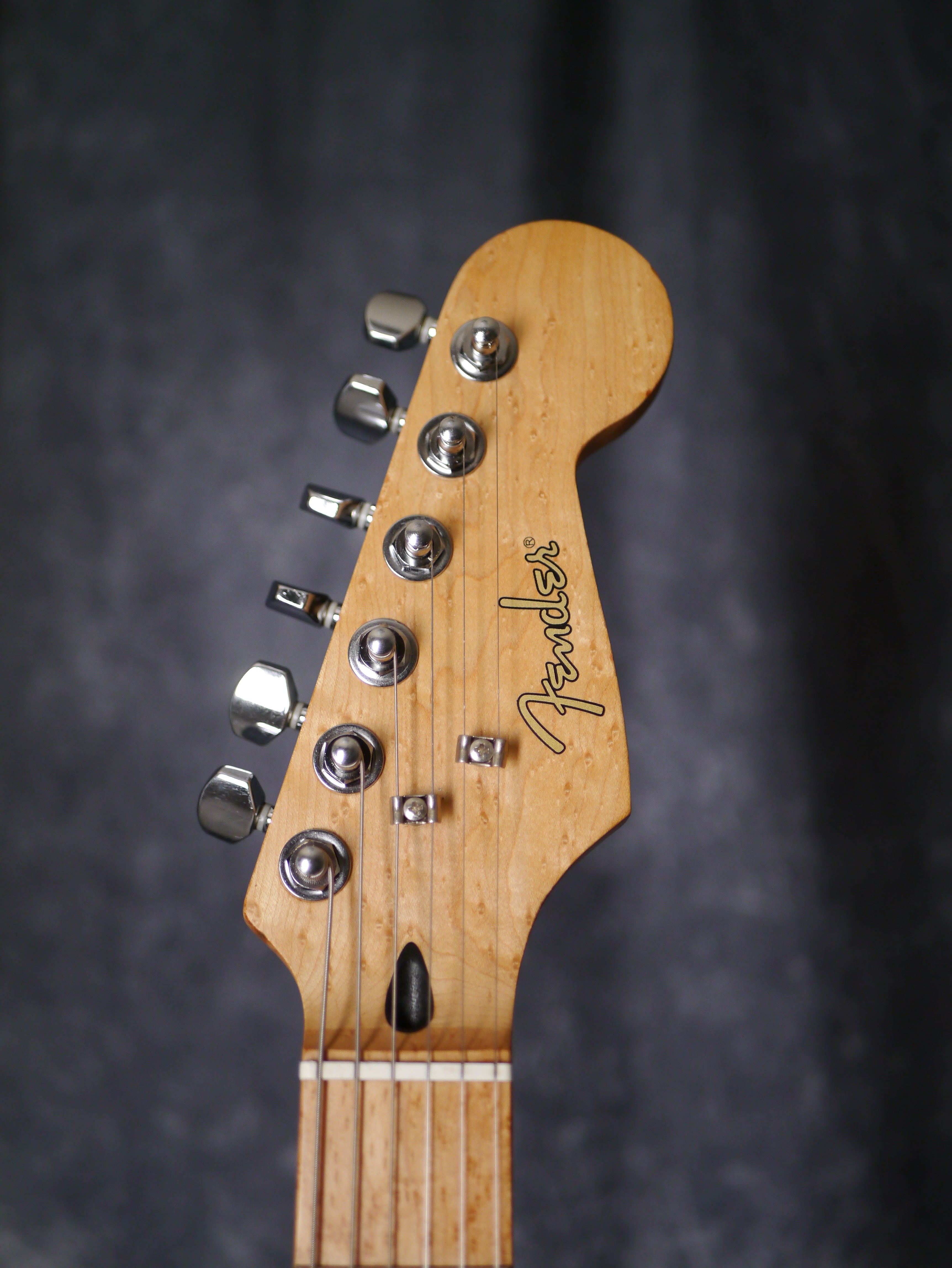 Fender Lite Ash Stratocaster – Black · 2008 · EMG DG20 David Gilmour made in Korea