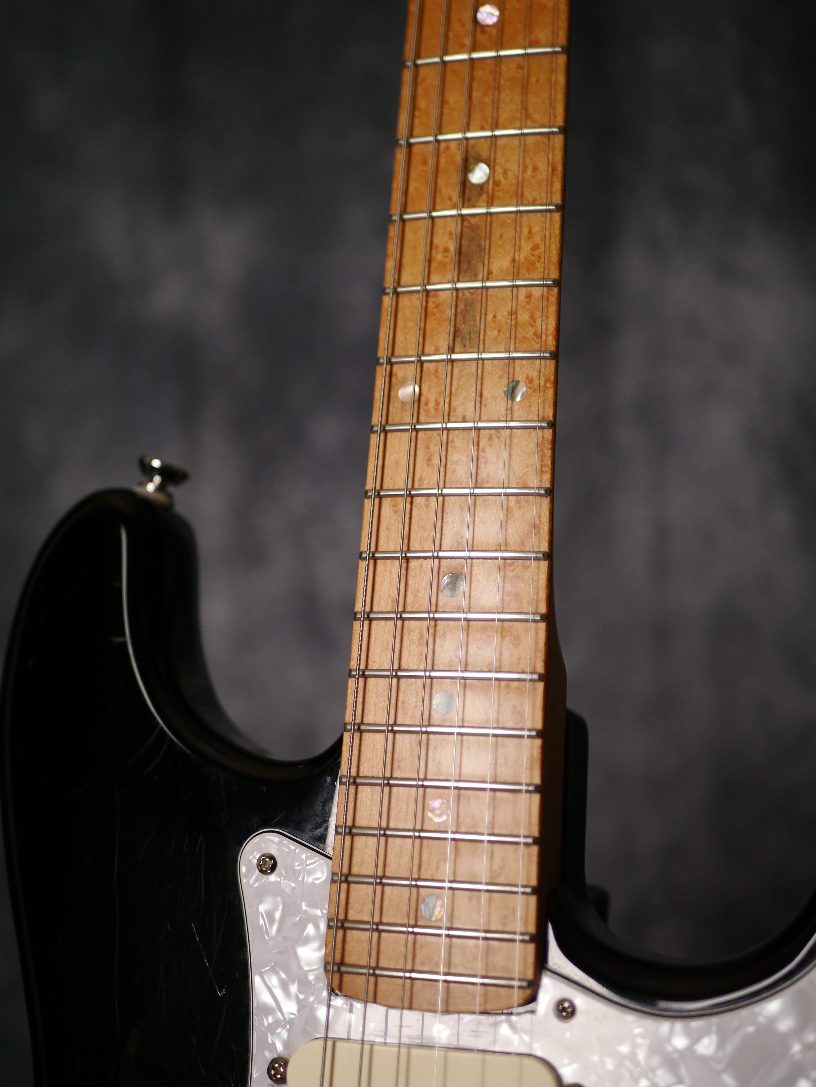 Fender Lite Ash Stratocaster – Black · 2008 · EMG DG20 David Gilmour made in Korea
