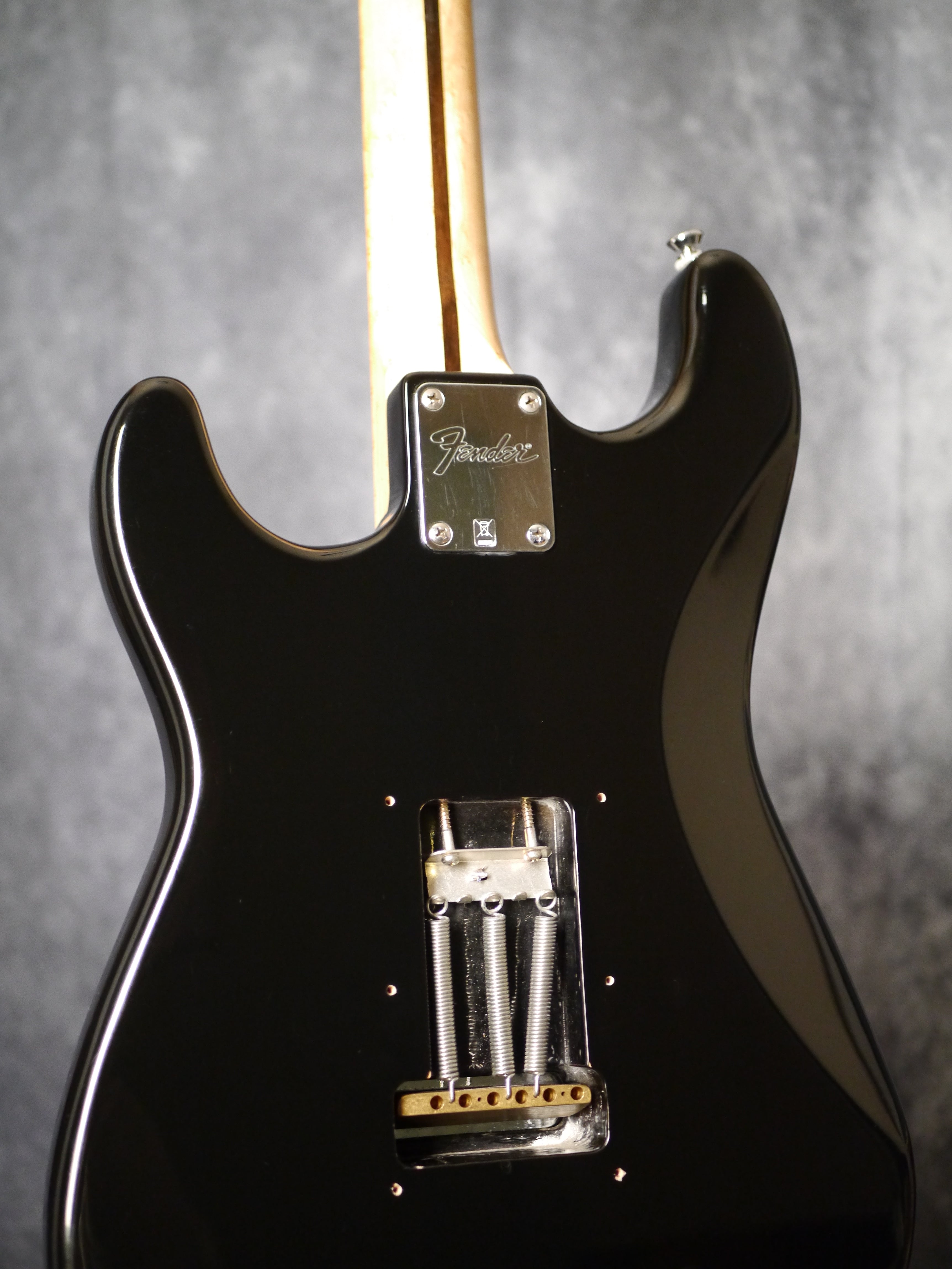 Fender Lite Ash Stratocaster – Black · 2008 · EMG DG20 David Gilmour made in Korea