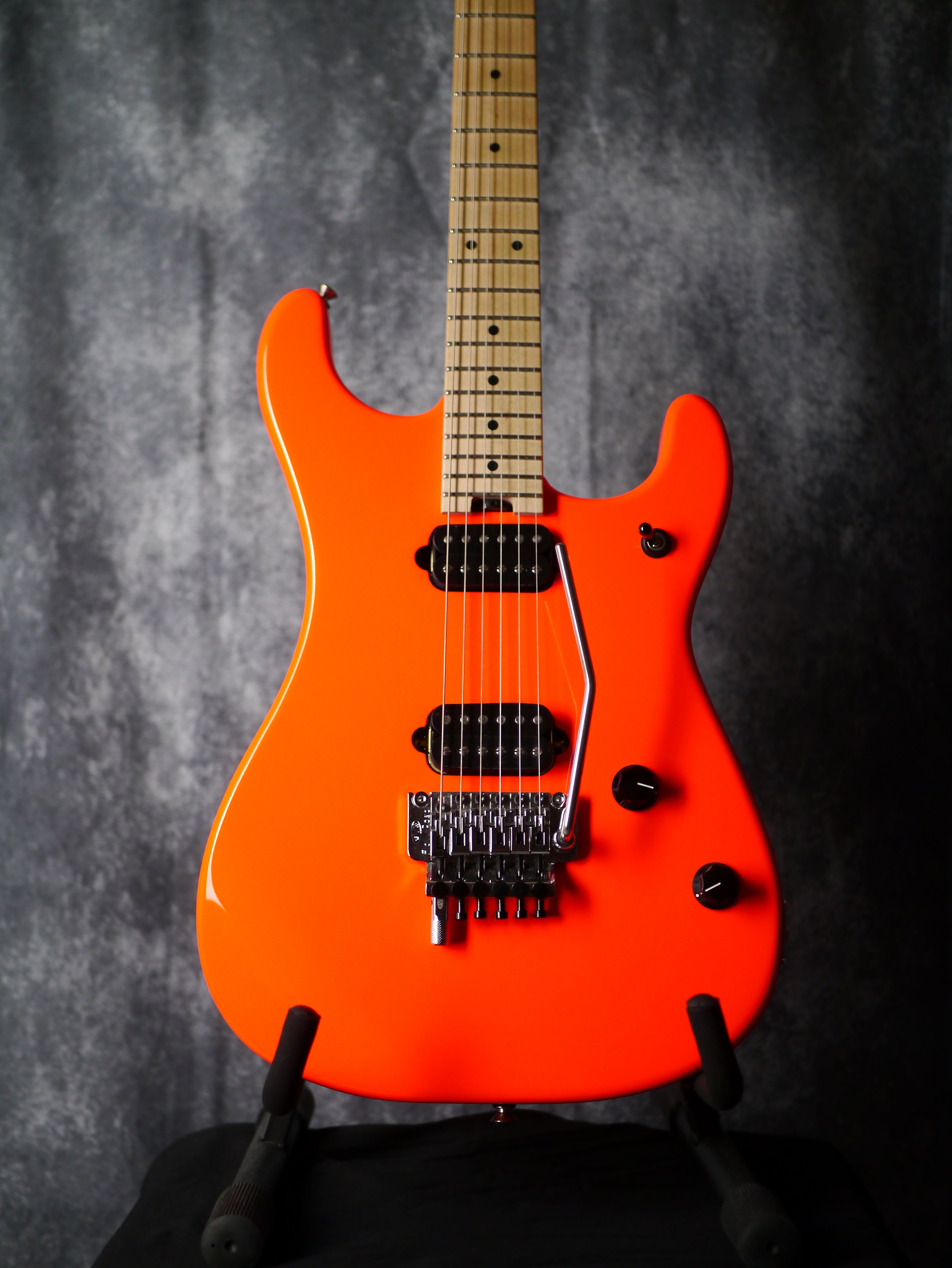 EVH 5150 Series Standard MN – Neon Pink
